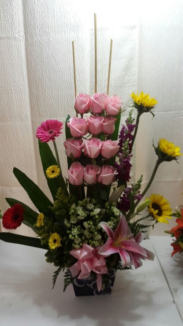 Diseno de rosas lirios y girasoles - flores de guatemala