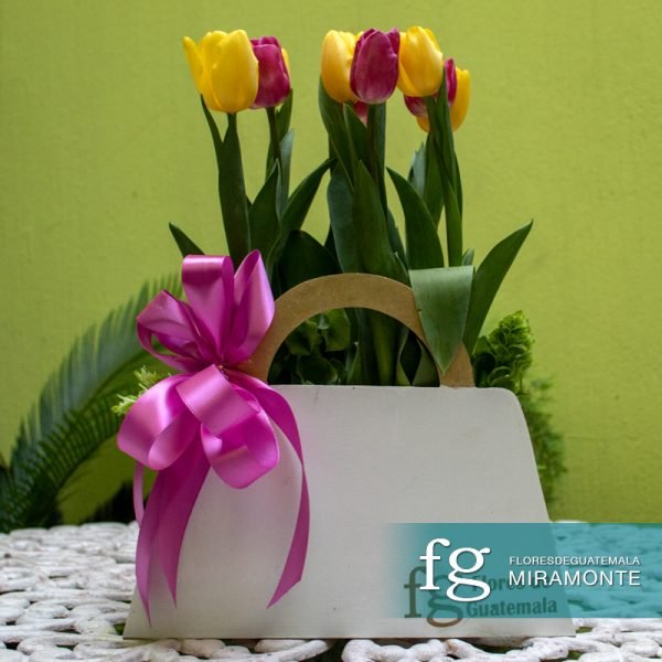 diseno floral con tulipanes flores de guatemala miramonte