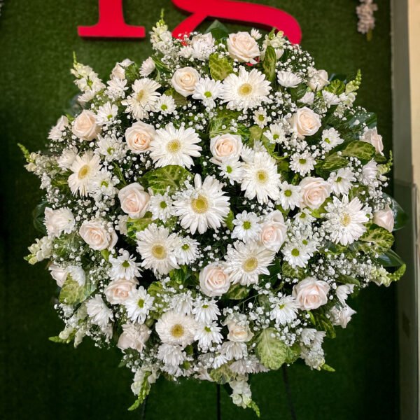 Corona fúnebre con gerberas y rosas