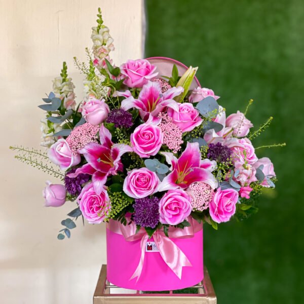 Bucket de rosas y lirios pink